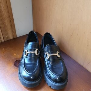 Steve Madden Black and Gold Leather Flats with Chunky Sole